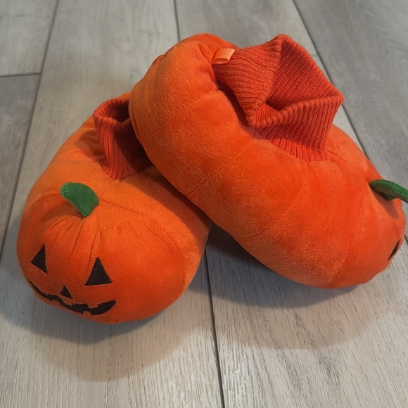 EUC Gymboree Orange Pumpkin Kids Slippers size 13/1 - Picture 5 of 5